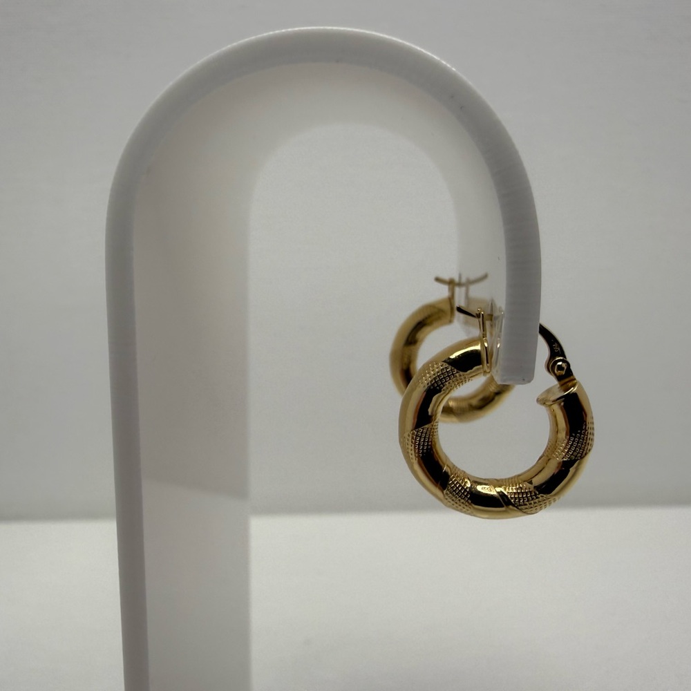 18K Genuine YG Gold Textured Hoop Earrings 18mm (Preowned) - Picture 11 of 17